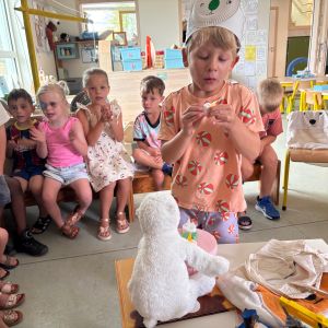 jarige poolberen tijdens vakantie 