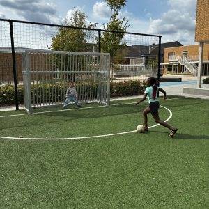 activiteiten zoeken en spelen tijdens de opvang 